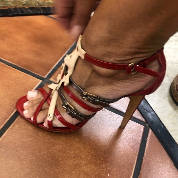 L.A.M.B. Gwen Steffani Red Cream Strappy Sandals - Picture 9 of 9